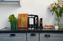 Rychlovarná konvice Huslog 1,7l černá sklo/plast