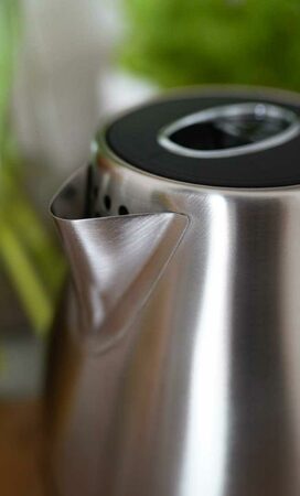 Rychlovarná konvice Huslog 1,7l stříbrná nerezová