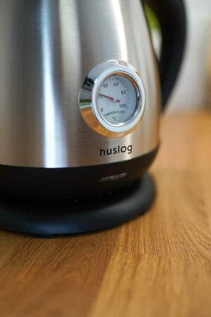 Rychlovarná konvice Huslog 1,7l stříbrná nerezová