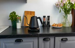 Rychlovarná konvice Huslog 1,7l černá nerezová