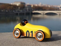 Vilac Dřevěné auto Old Sport Compet žluté