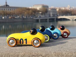 Vilac Dřevěné auto Old Sport Compet žluté