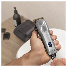 Zastřihovač vlasů Cecotec, 4218 Bamba PrecisionCare, nože z nerezové oceli, 8
hřebenů, lithiová baterie, 5 W
