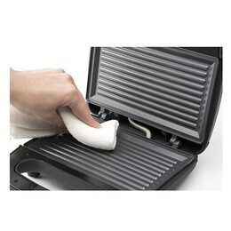 Toustovač Black+Decker, BXSA753E, čtverce, nerez, kontrolka, izolovaná rukojeť,
vertikální skladování, 750 W