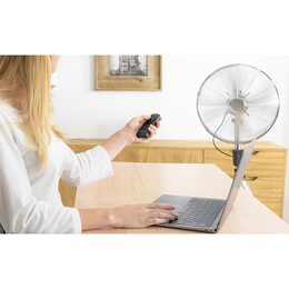 Ventilátor Cecotec, 5918 EnergySilence 1600 Woody Smart, stojanový, průměr 40
cm, vintage design, 10 lopatek, 3 rychlosti, LED displej, 50