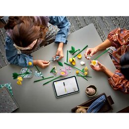 Drobná slunečná kytice 10347 LEGO