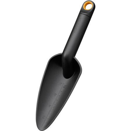 Lopatka Solid FISKARS