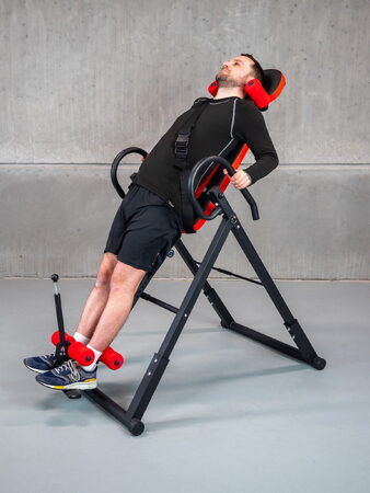 Posilovací lavice Acra KH777N Inverzní lavice / autotrakční lehátko, 150 kg