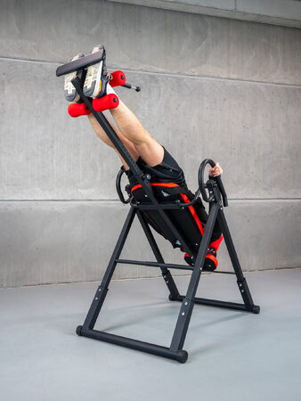 Posilovací lavice Acra KH777N Inverzní lavice / autotrakční lehátko, 150 kg