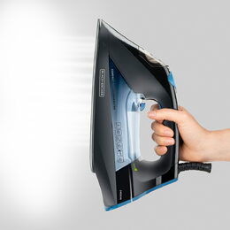 Žehlička Black+Decker, BXIR2401E, parní, kompaktní, vestavěný parní generátor,