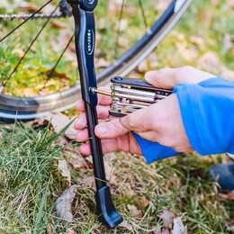 Stojánek na kolo Forever Outdoor černý