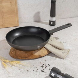 BERLINGERHAUS Pánev s titanovým povrchem 28 cm Antracit Collection BH-8114