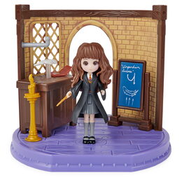 Harry Potter učebna kouzel s figurkou Hermiony