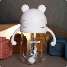Hrneček s brčkem Kidnort Bringebaer 240ml béžový