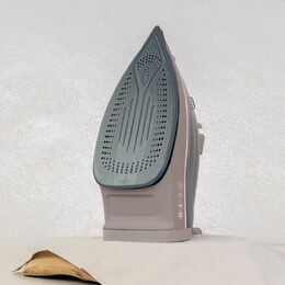 BERLINGERHAUS Žehlička napařovací 2200 W Taupe Collection BH-9594