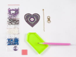 Udělej si svoji klíčenku pomocí kamínků Diamond