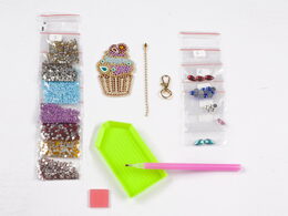 Udělej si svoji klíčenku pomocí kamínků Diamond