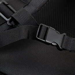 Riva Case 8461 cestovní batoh na notebook 17.3", černý