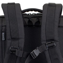 Riva Case 8461 cestovní batoh na notebook 17.3", černý