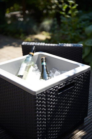 Zahradní stůl Keter Ice Cube grafitový