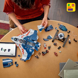 LEGO® Marvel 76325 Avengers: Age of Ultron Stíhačka Quinjet