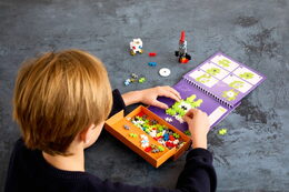 Plus-Plus Activity Vesmír