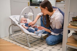 Vibrační lehátko s melodiemi MoMi LAPIS tmavě šedé