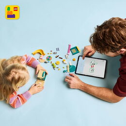 LEGO® Bluey 11201 Bluey, Chloe a zábava na hřišti