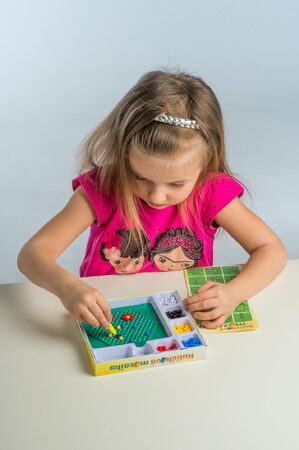 Mozaika kuličková s pinzetou malá 250 ks plast 12x12cm v krabičce