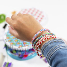 Kreativní sada Vyrob si náramky Jednorožec v krabičce 15x20,5x2,5cm