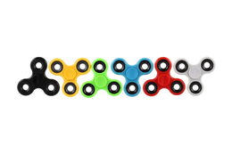 Spinner kov/plast 7cm mix barev v krabičce 9x9x1,5cm