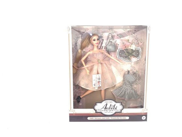 Panenka, růžové šaty