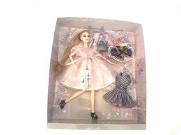 Panenka, růžové šaty