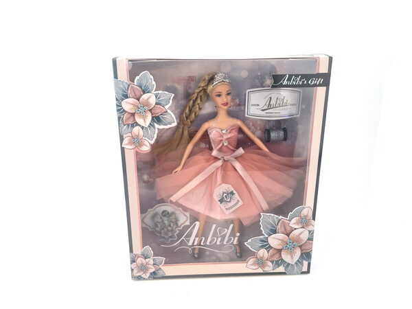 Panenka, růžové šaty