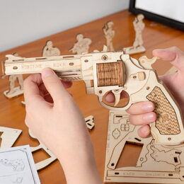 RoboTime 3D dřevěné mechanické puzzle Revolver Corsac