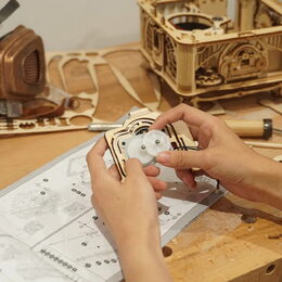 RoboTime 3D dřevěné mechanické puzzle Gramofon (elektrický pohon)