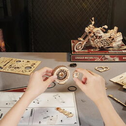 RoboTime 3D dřevěné mechanické puzzle Motorka (cruiser)