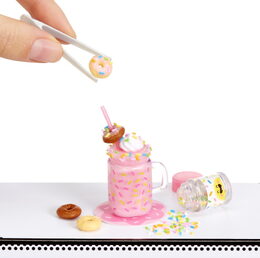 MGA's Miniverse – Mini Food Občerstvení, série 4A, PDQ