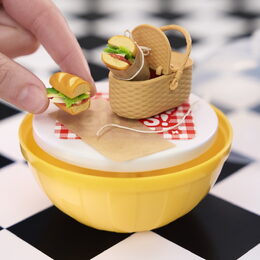 MGA's Miniverse – Mini Food Občerstvení, série 4A, PDQ