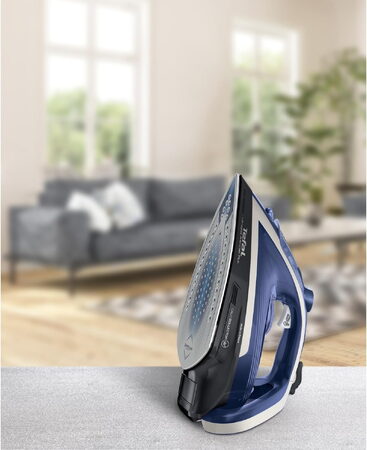 Tefal FV6846E1 napařovací žehlička