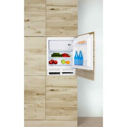 UM130.3i(E) CHLADNIČKA S MRAZ. VE. AMICA