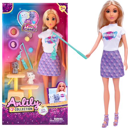 Panenka s kočkami a kočičím stromem