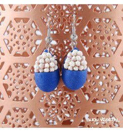 Živé šperky - Náušnice Slza modré s trvalými bílými květy