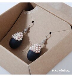 Živé šperky - Náušnice Slza černé s trvalými bílými květy