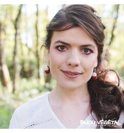 Živé šperky - Náušnice Slza červené s trvalými bílými květy