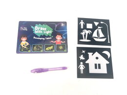 Kreslící tabulka svítící ve tmě