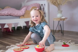 small foot Skládačka jablko s červíky