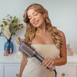 Kartáč cecotec, 3503, CeramicCare Triangle, 5v1, horkovzdušný, trojúhelníkový
tvar, keramická hlava, technologie Real ION, 1200 W