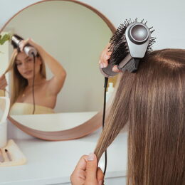 Kartáč cecotec, 3503, CeramicCare Triangle, 5v1, horkovzdušný, trojúhelníkový
tvar, keramická hlava, technologie Real ION, 1200 W