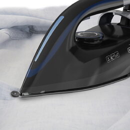 Parní generátor Black+Decker, BXSS2800E, 8 barů, keramická žehlící plocha,
nastavitelná teplota, ECO funkce, zvukový signál, automatické vy